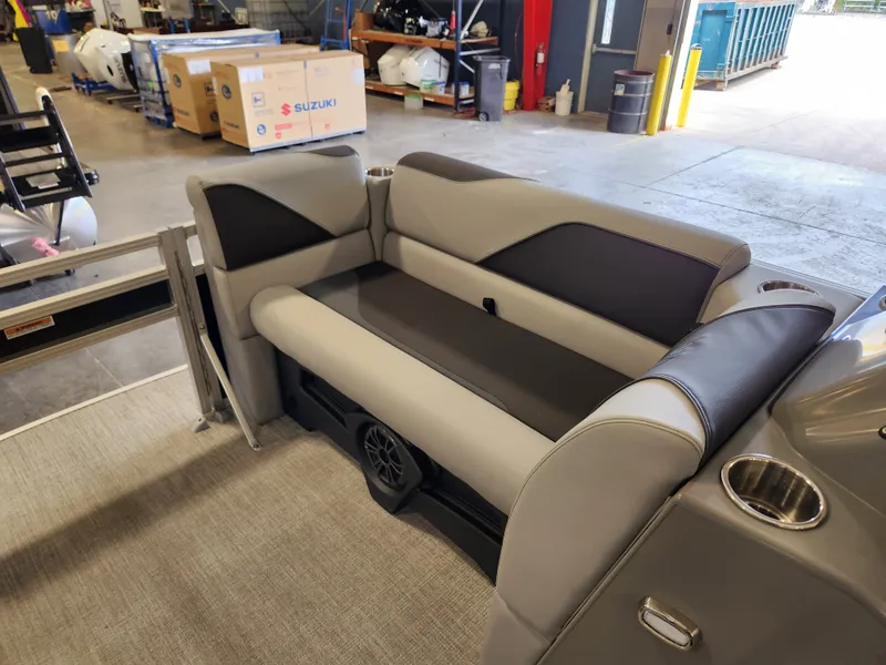 Slide: The Image of Avalon Venture Rear Fish - 19 FT 2026 - 3
