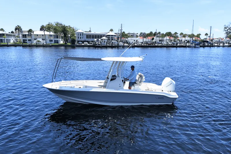 The Image of Boston Whaler 220 Dauntless 2026 - 0