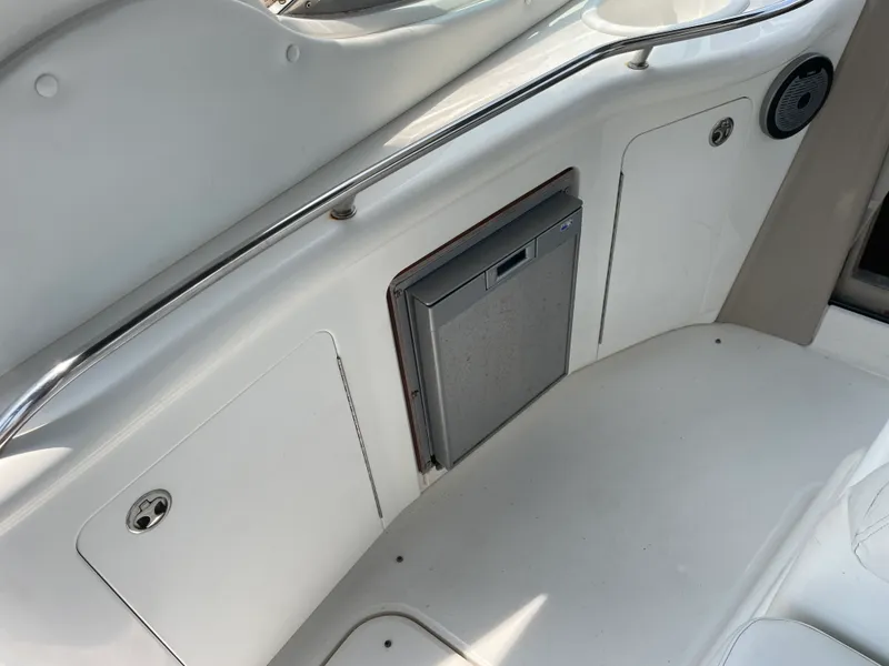 Slide: The Image of Sea Ray 300 Sundancer 2002 - 3