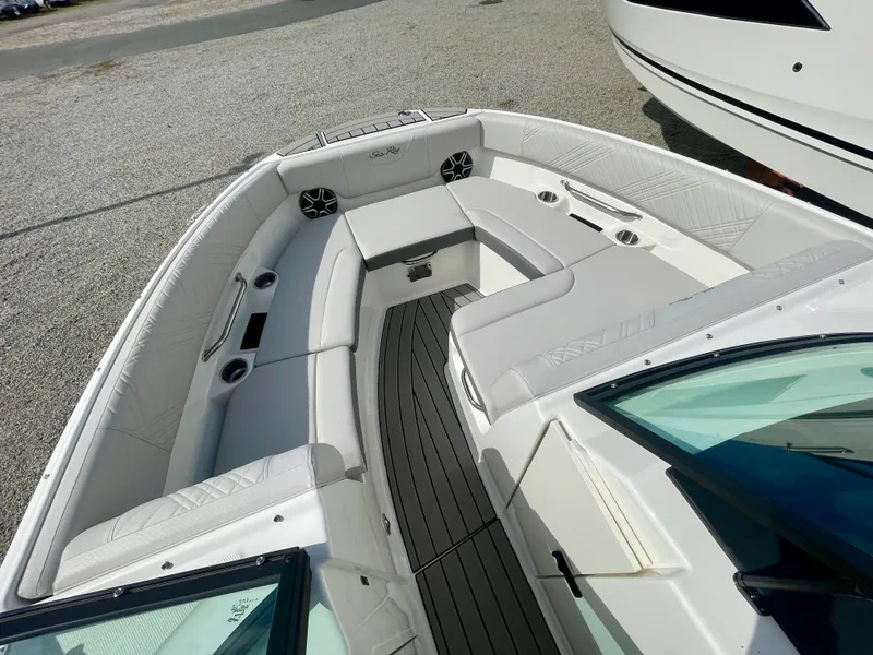 Slide: The Image of Sea Ray SDX 230 Outboard 2026 - 16