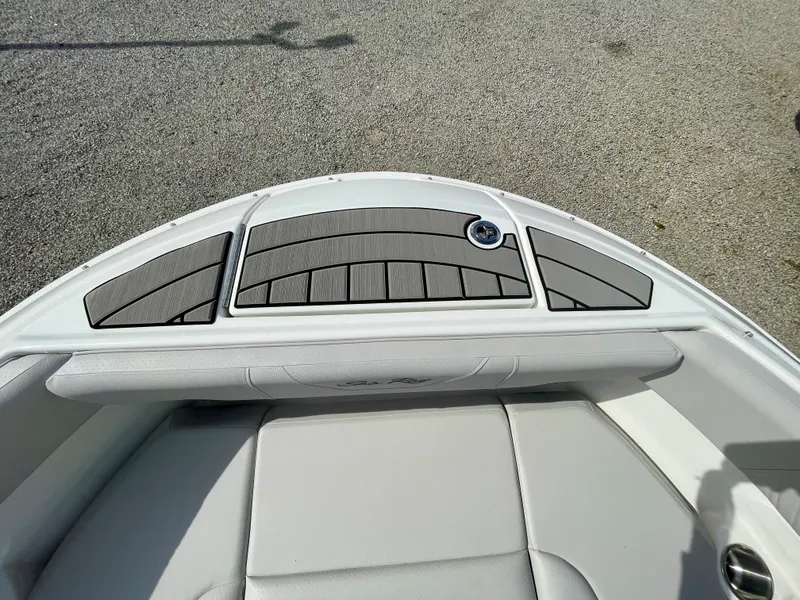 Slide: The Image of Sea Ray SDX 230 Outboard 2026 - 17