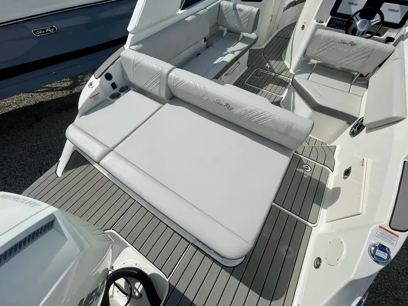 Slide: The Image of Sea Ray SDX 230 Outboard 2026 - 4