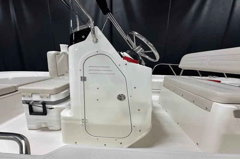 Slide: The Image of Boston Whaler 150 Montauk 2026 - 19