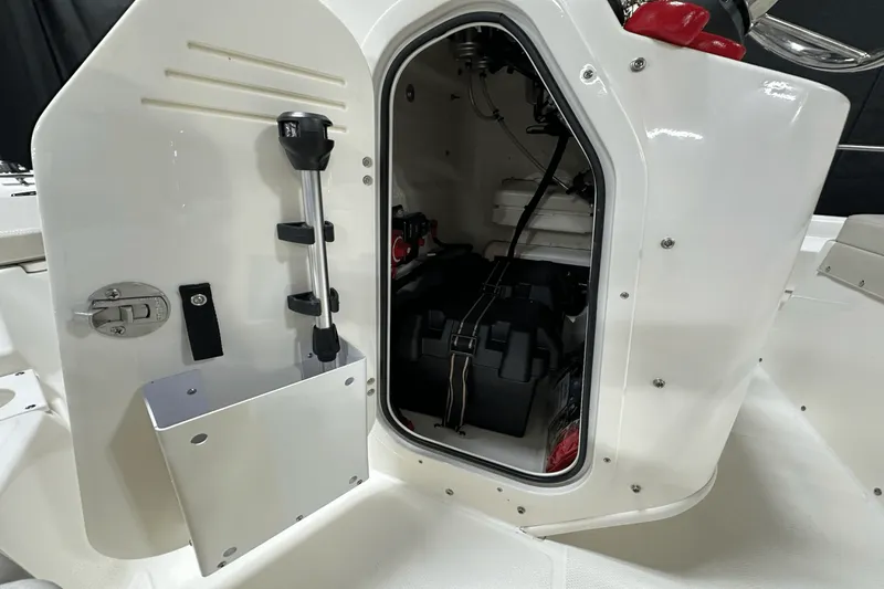 Slide: The Image of Boston Whaler 150 Montauk 2026 - 20