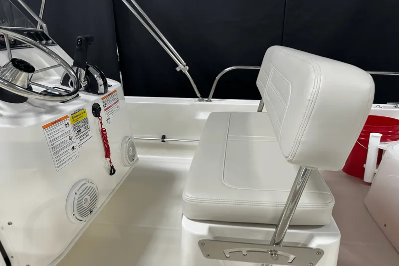 Slide: The Image of Boston Whaler 150 Montauk 2026 - 22