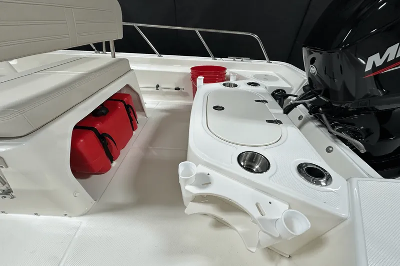 Slide: The Image of Boston Whaler 150 Montauk 2026 - 24