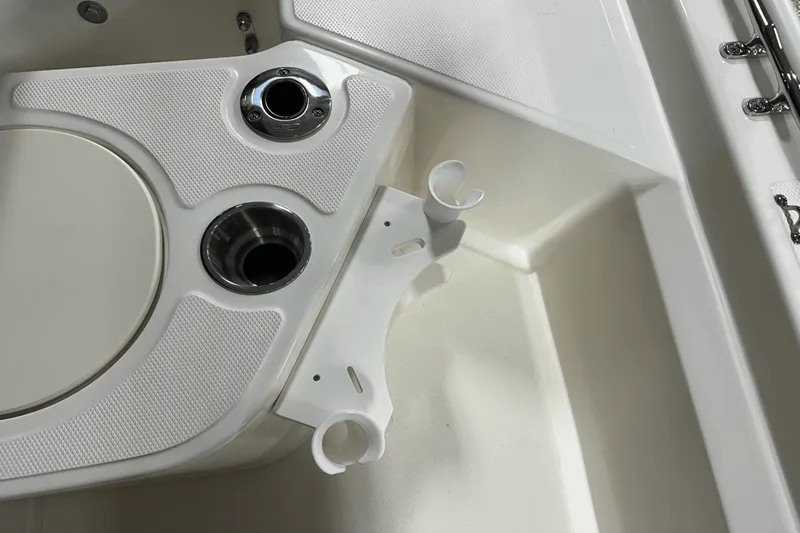 Slide: The Image of Boston Whaler 150 Montauk 2026 - 32