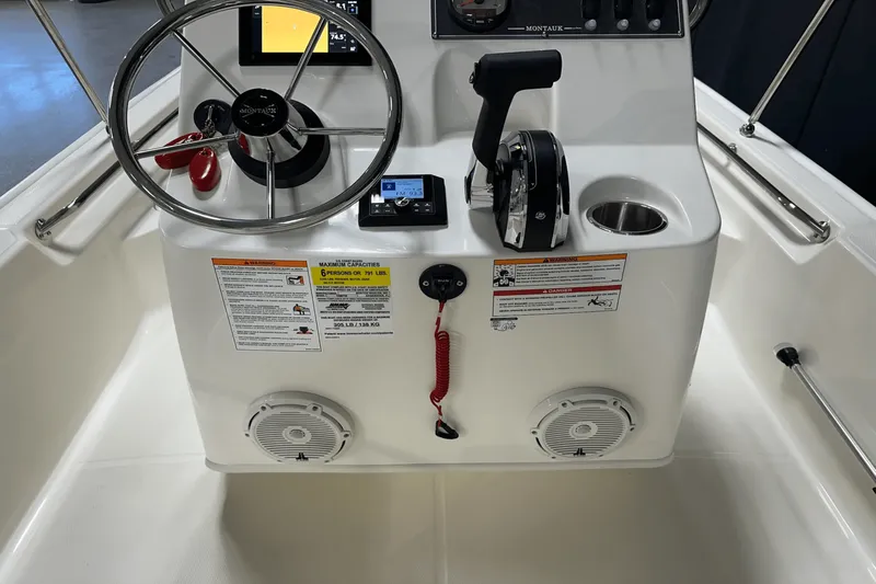 Slide: The Image of Boston Whaler 150 Montauk 2026 - 35