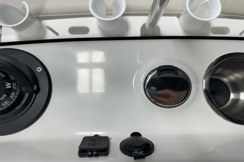 Slide: The Image of Boston Whaler 150 Montauk 2026 - 44