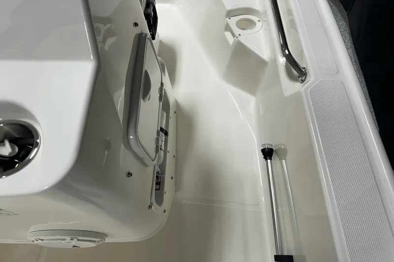 Slide: The Image of Boston Whaler 150 Montauk 2026 - 45