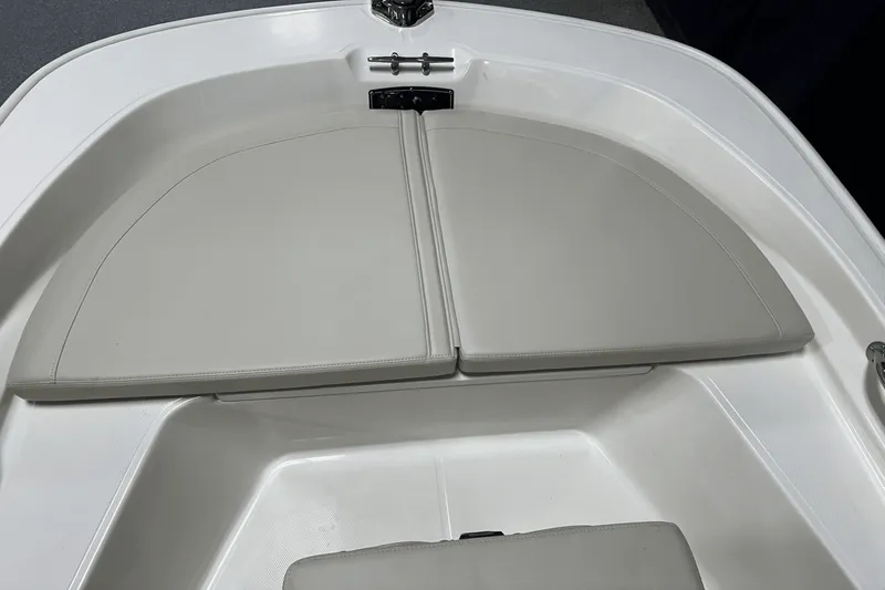 Slide: The Image of Boston Whaler 150 Montauk 2026 - 51