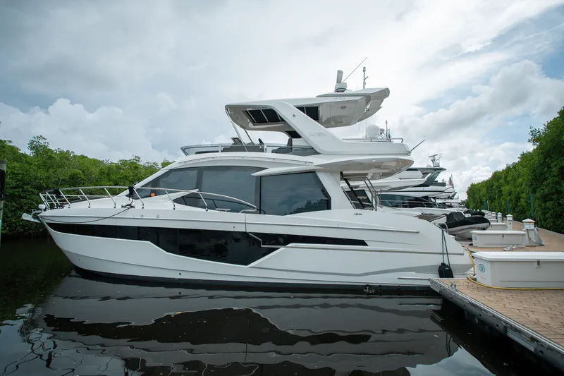 Slide: The Image of Galeon 500 FLY 2021 - 0