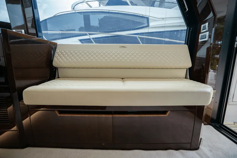 Slide: The Image of Galeon 500 FLY 2021 - 11