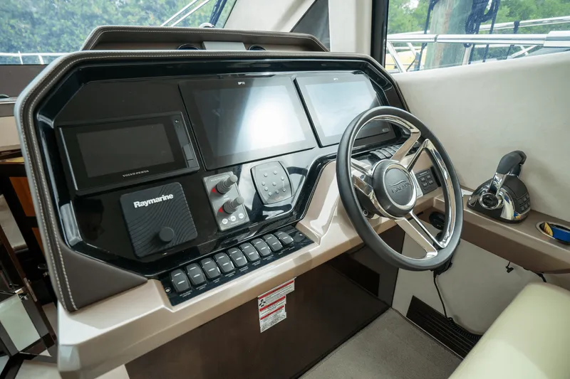 Slide: The Image of Galeon 500 FLY 2021 - 19