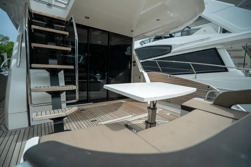 Slide: The Image of Galeon 500 FLY 2021 - 2
