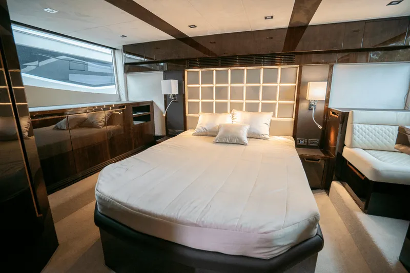 Slide: The Image of Galeon 500 FLY 2021 - 24