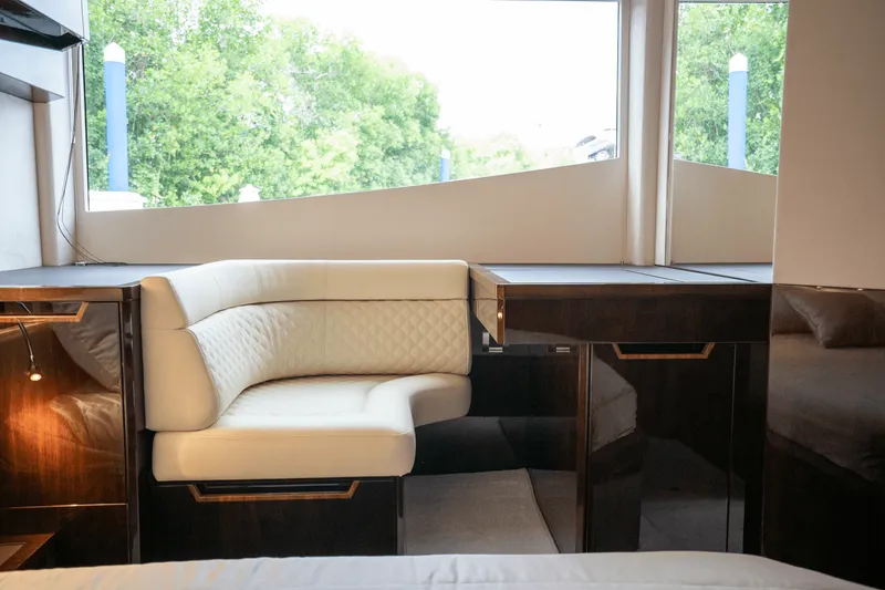 Slide: The Image of Galeon 500 FLY 2021 - 25