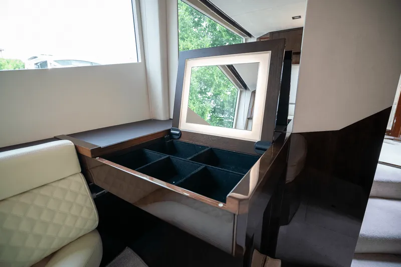 Slide: The Image of Galeon 500 FLY 2021 - 26