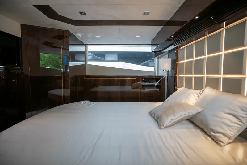 Slide: The Image of Galeon 500 FLY 2021 - 27