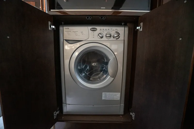 Slide: The Image of Galeon 500 FLY 2021 - 28