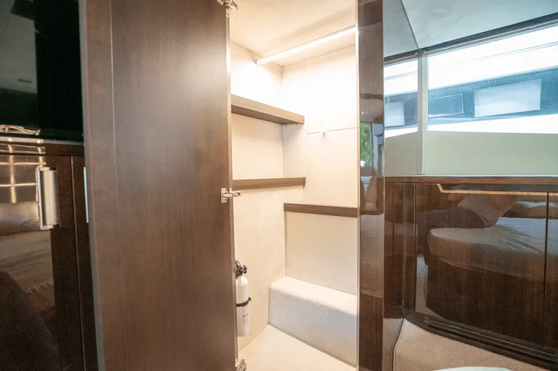 Slide: The Image of Galeon 500 FLY 2021 - 31