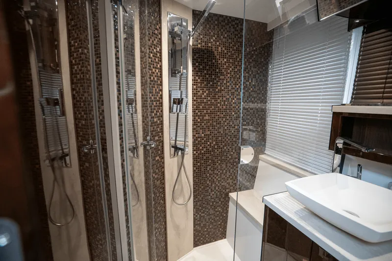 Slide: The Image of Galeon 500 FLY 2021 - 34