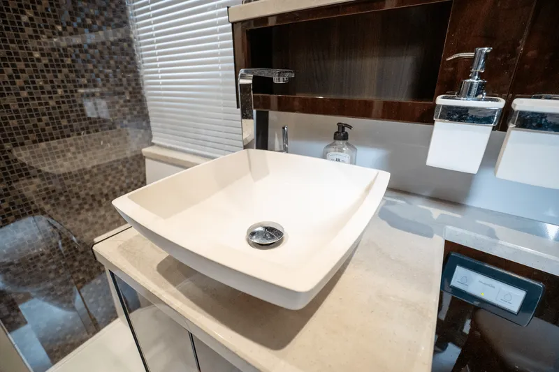 Slide: The Image of Galeon 500 FLY 2021 - 35