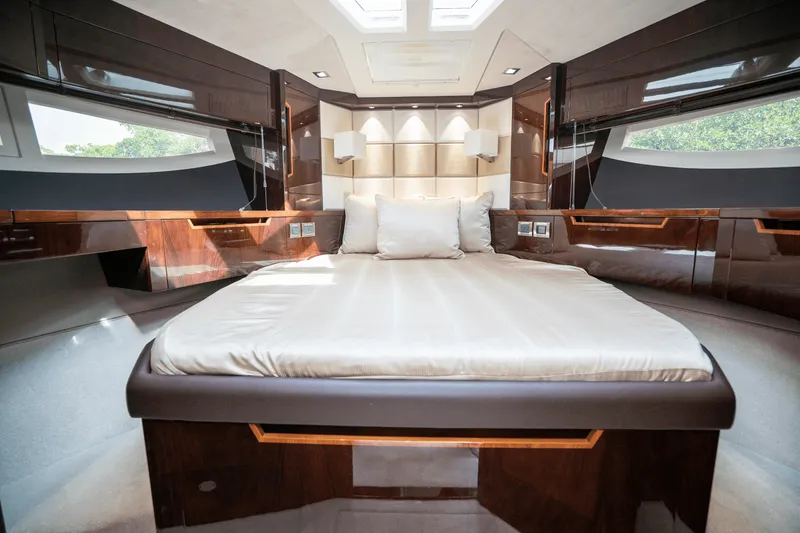 Slide: The Image of Galeon 500 FLY 2021 - 36