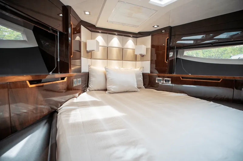 Slide: The Image of Galeon 500 FLY 2021 - 37