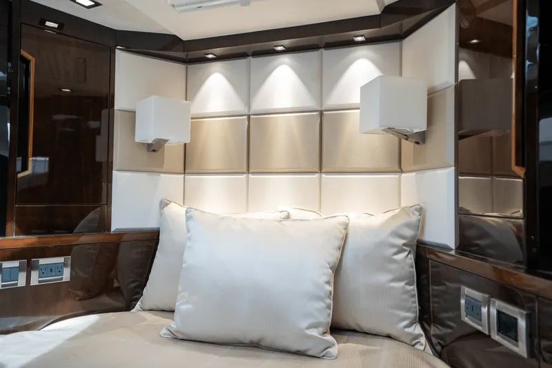 Slide: The Image of Galeon 500 FLY 2021 - 42