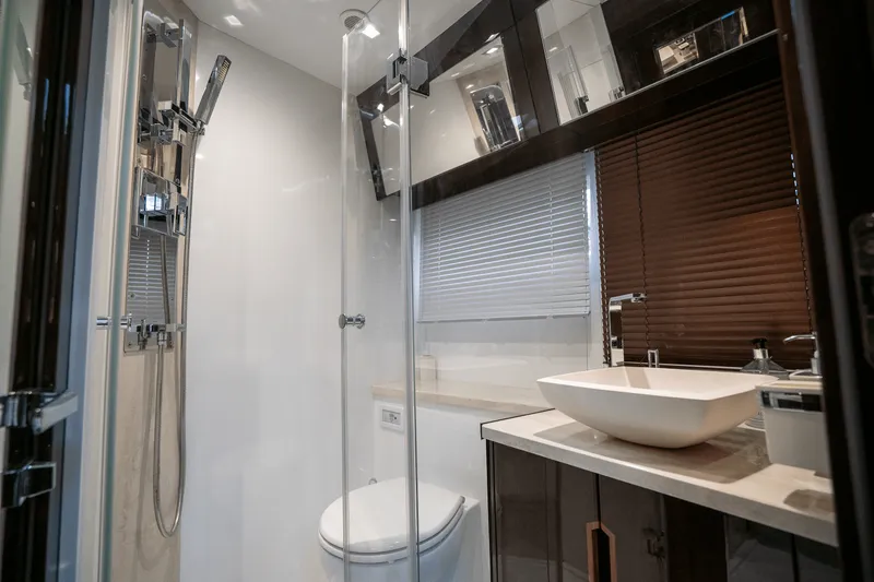 Slide: The Image of Galeon 500 FLY 2021 - 43