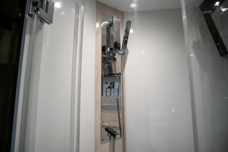 Slide: The Image of Galeon 500 FLY 2021 - 46