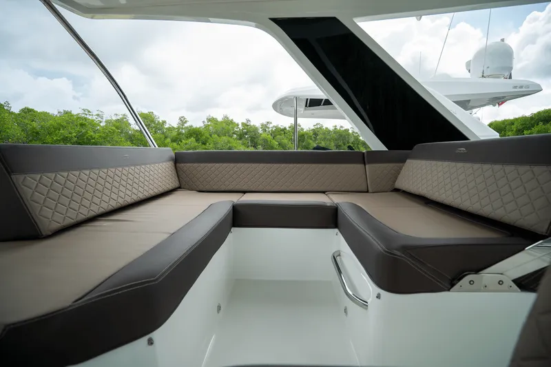 Slide: The Image of Galeon 500 FLY 2021 - 53