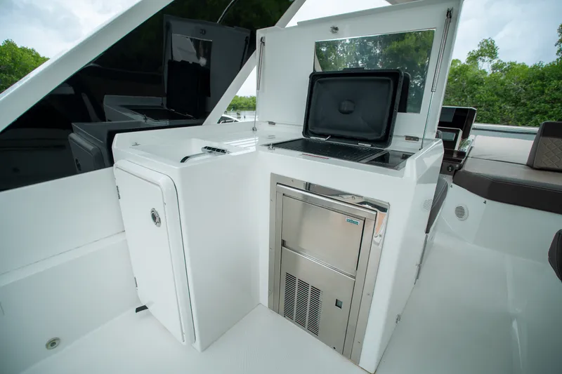 Slide: The Image of Galeon 500 FLY 2021 - 55