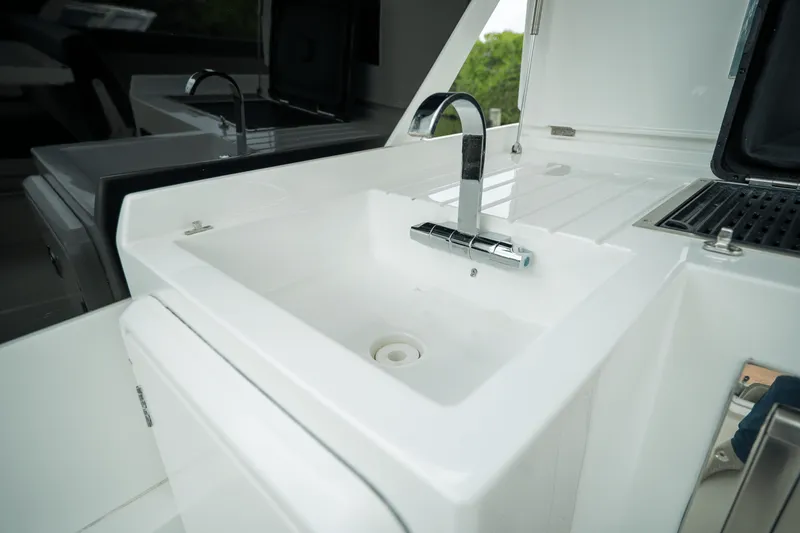 Slide: The Image of Galeon 500 FLY 2021 - 57