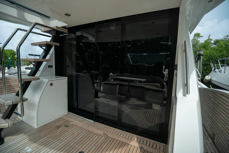 Slide: The Image of Galeon 500 FLY 2021 - 6