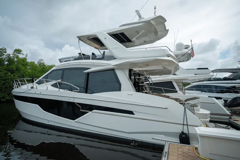 Slide: The Image of Galeon 500 FLY 2021 - 63