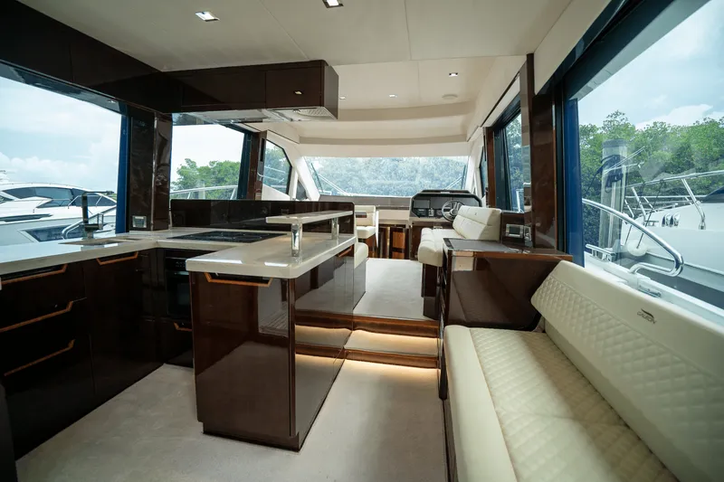 Slide: The Image of Galeon 500 FLY 2021 - 7
