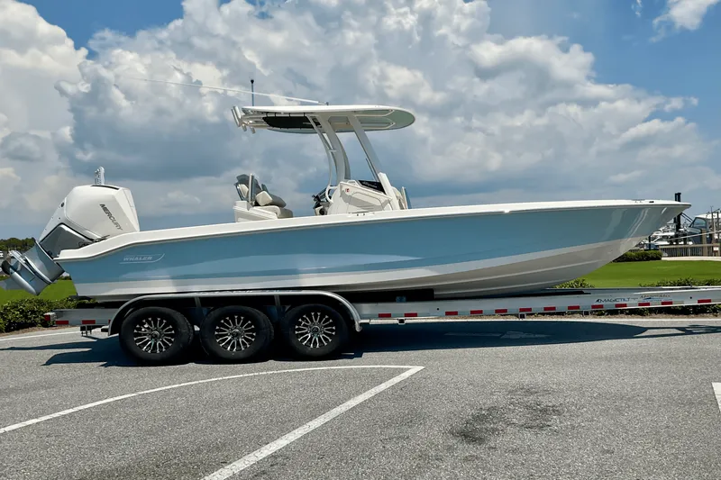 The Image of Boston Whaler 250 Dauntless 2026 - 0