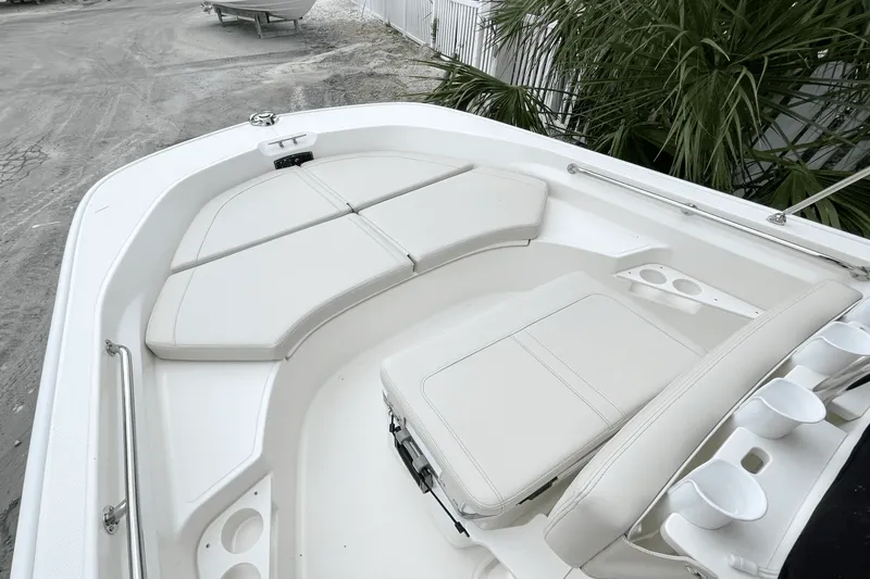 Slide: The Image of Boston Whaler 170 Montauk 2026 - 12