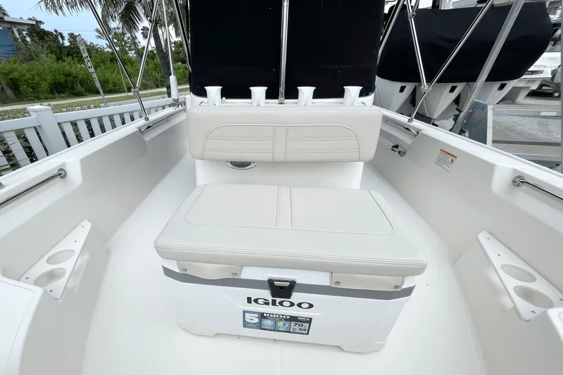 Slide: The Image of Boston Whaler 170 Montauk 2026 - 14
