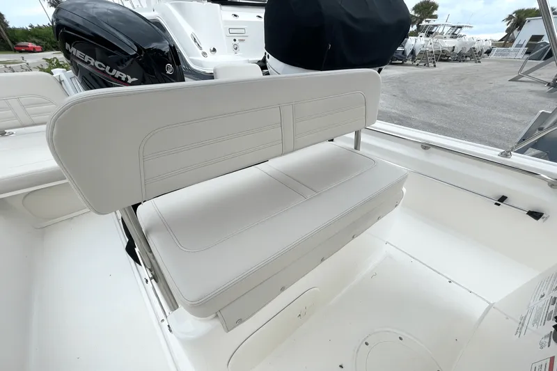 Slide: The Image of Boston Whaler 170 Montauk 2026 - 8