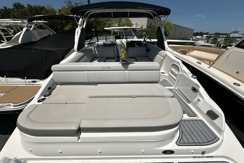 Slide: The Image of Sea Ray 270 SDX OB 2020 - 3