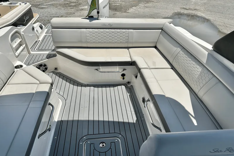 Slide: The Image of Sea Ray 270 SDX OB 2020 - 4