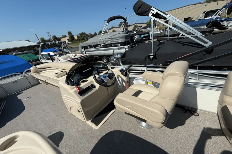 Slide: The Image of Sun Tracker 24 PARTY BARGE 2016 - 10