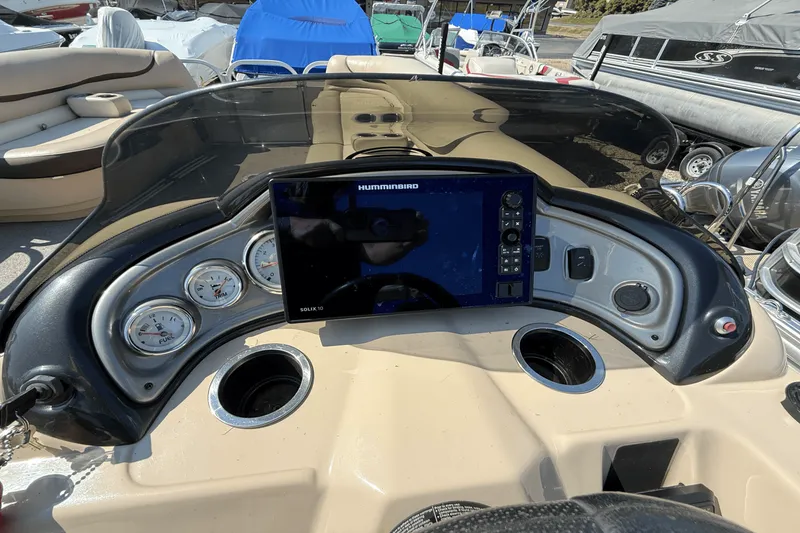 Slide: The Image of Sun Tracker 24 PARTY BARGE 2016 - 12