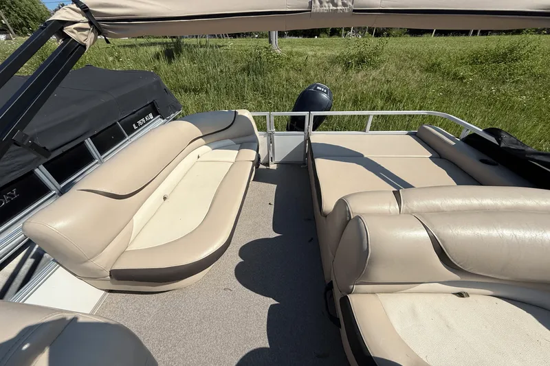 Slide: The Image of Sun Tracker 24 PARTY BARGE 2016 - 14