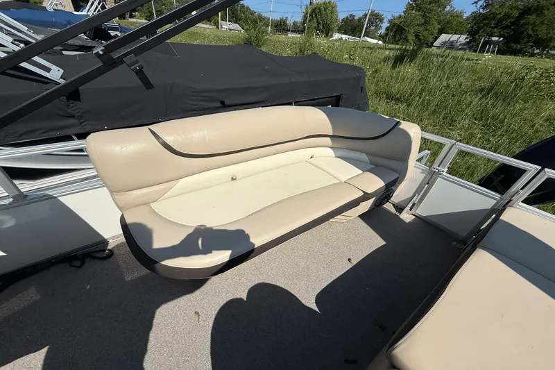 Slide: The Image of Sun Tracker 24 PARTY BARGE 2016 - 15