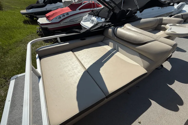 Slide: The Image of Sun Tracker 24 PARTY BARGE 2016 - 17