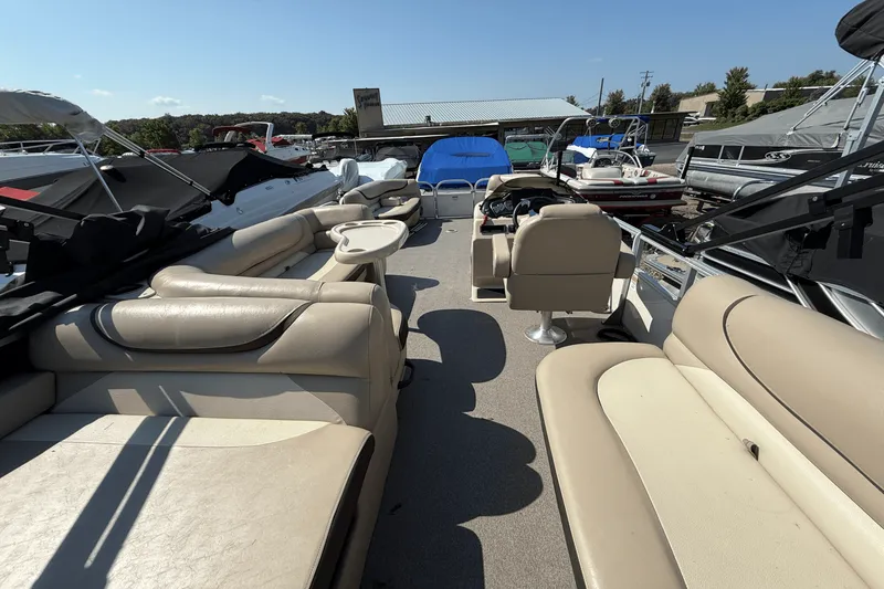 Slide: The Image of Sun Tracker 24 PARTY BARGE 2016 - 18